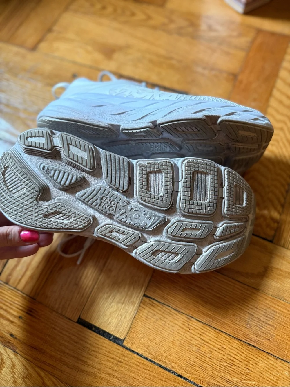 Hoka all white Bondi 7 Women’s 8.5 - Picture 5 of 10